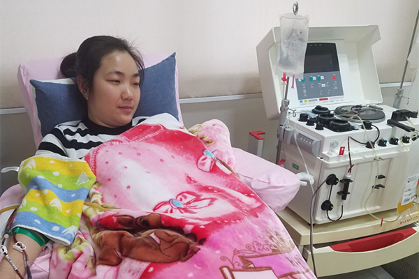献血者正在采集血小板 .png