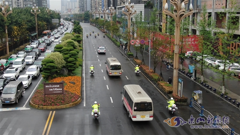荣耀嘉州——乐山举行援鄂医疗队凯旋欢迎仪式1.jpg