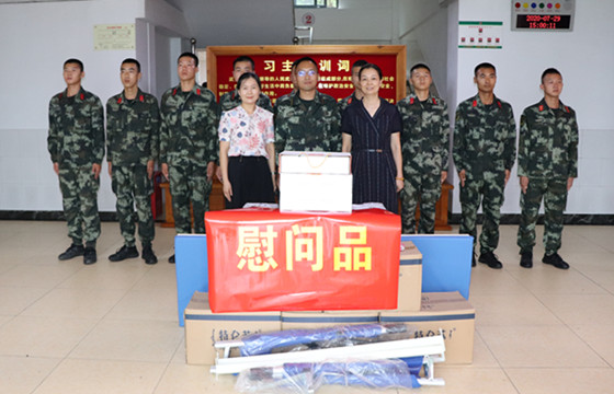 乐山市中心血站“八一”建军节慰问驻地官兵2.jpg